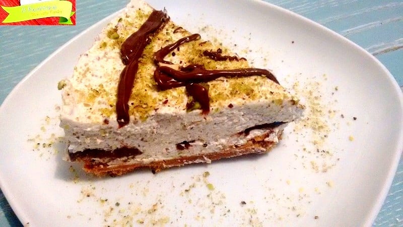 Cheesecake al pistacchio variegato nutella: senza cottura e colla di pesce