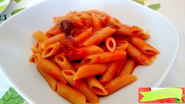 Ricetta veloce: pasta con sugo e olive 2Ricetta veloce: pasta con sugo e olive 2