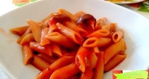 Ricetta veloce: pasta con sugo e olive