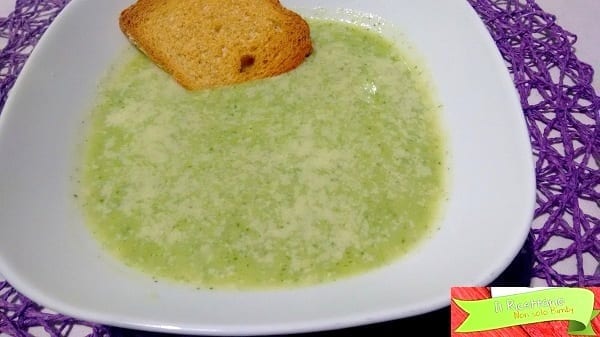 Crema di zucchine verdi con Bimby: ricetta veloce, light e vegana