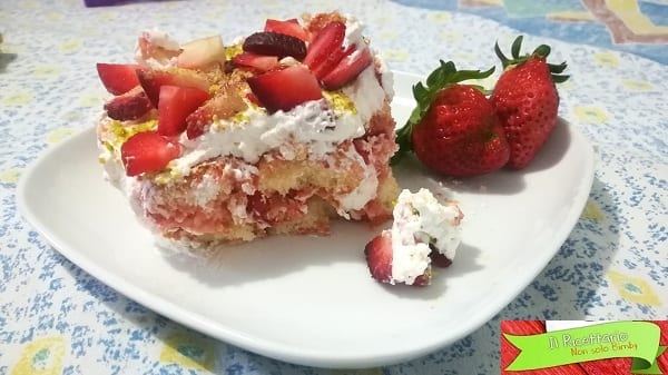 Tiramisù con fragole e panna