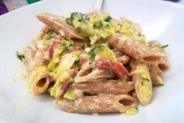 Pasta con zucchine e speck