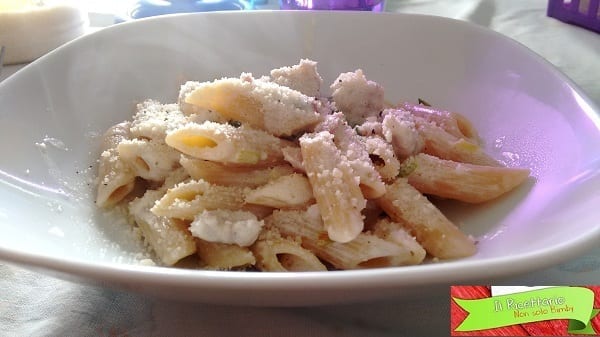 Pasta robiola, salsiccia e speck