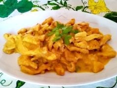 Straccetti di petto di pollo al curry e paprika: secondo veloce Straccetti di petto di pollo al curry