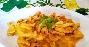 Straccetti di petto di pollo al curry e paprika: secondo veloce Straccetti di petto di pollo al curry