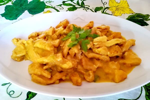 Straccetti di petto di pollo al curry