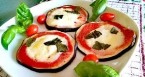 Melanzane veloci al forno con mozzarella e pomodoro Melanzane veloci al forno con mozzarella e pomodoro