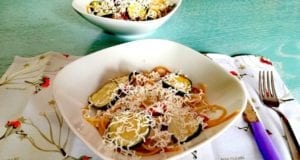 Pasta con zucchine, pomodorini secchi e ricotta salata, ricetta veloce pasta con zucchine, pomodorini secchi e ricotta salata