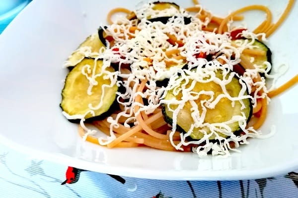 pasta con zucchine, pomodorini secchi e ricotta salata 2