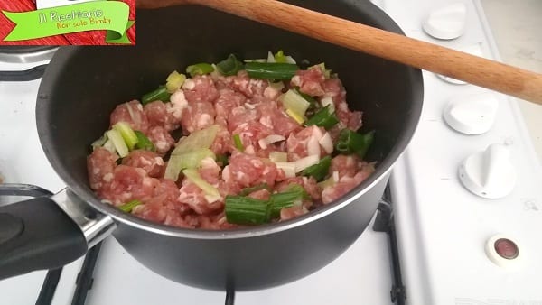 Pasta al sugo e salsiccia, ricetta veloce 1