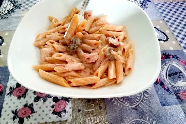 Pasta con salsa rosa e funghi 4