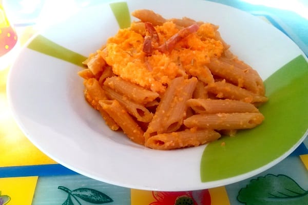 Pasta con pesto di carote e speck 3
