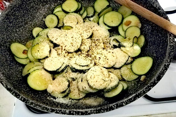 Zucchine veloci gratinate in padella 3