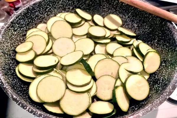 Zucchine veloci gratinate in padella 2