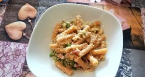 Pasta alla carbonara di carciofi e piselli Pasta alla carbonara di carciofi e piselli