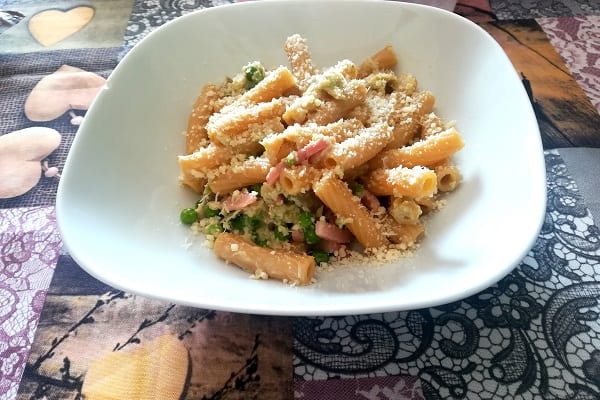 Pasta alla carbonara di carciofi e piselli 3