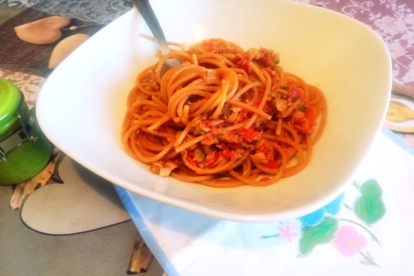 Pasta con tonno, pomodorini e olive 4