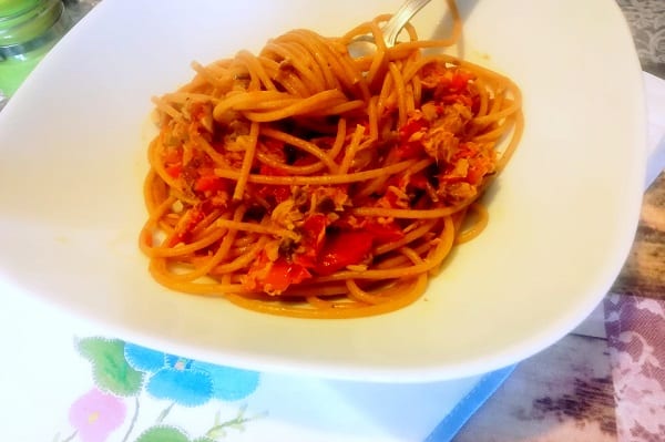 Pasta con tonno, pomodorini e olive 5