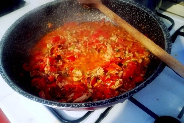 Pasta con tonno, pomodorini e olive 3