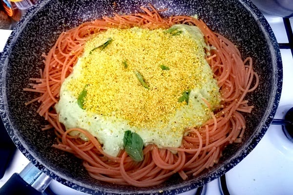 Pasta con ricotta, pistacchio e pomodorini 4