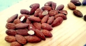 Come tostare le mandorle in forno o in padella Come tostare le mandorle in forno o in padella