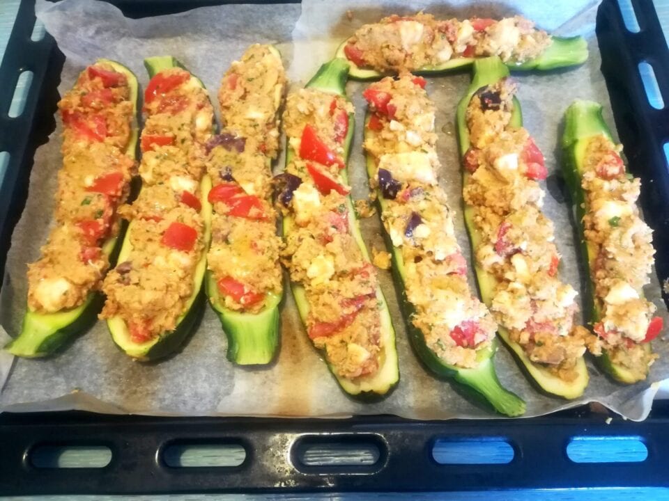 Zucchine ripiene con tonno, olive e pomodoro 4