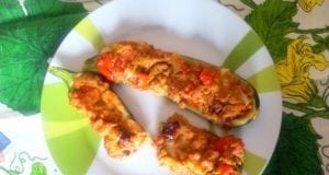 Zucchine ripiene con tonno, olive e pomodoro Zucchine ripiene con tonno, olive e pomodoro