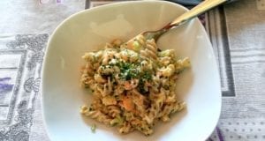 Pasta con salmone, zucchine e gamberetti: versione cremosa Pasta con salmone zucchine e gamberetti