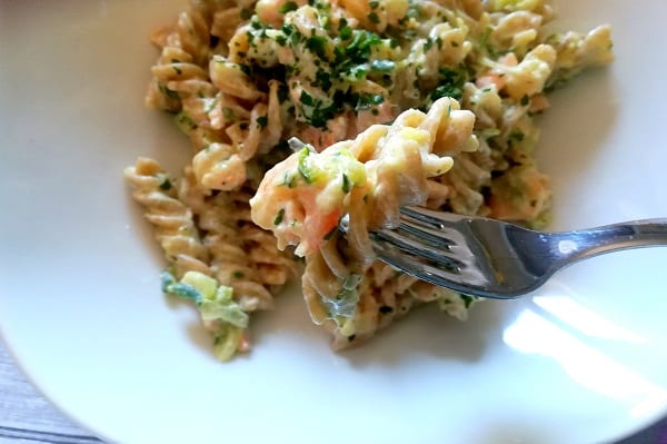 Pasta con salmone zucchine e gamberetti 5