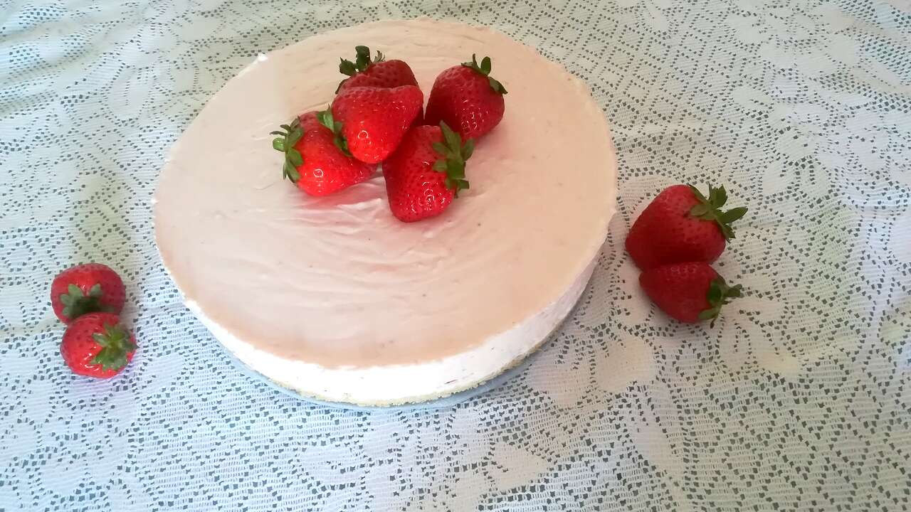 Torta fredda allo yogurt e fragole Bimby 4