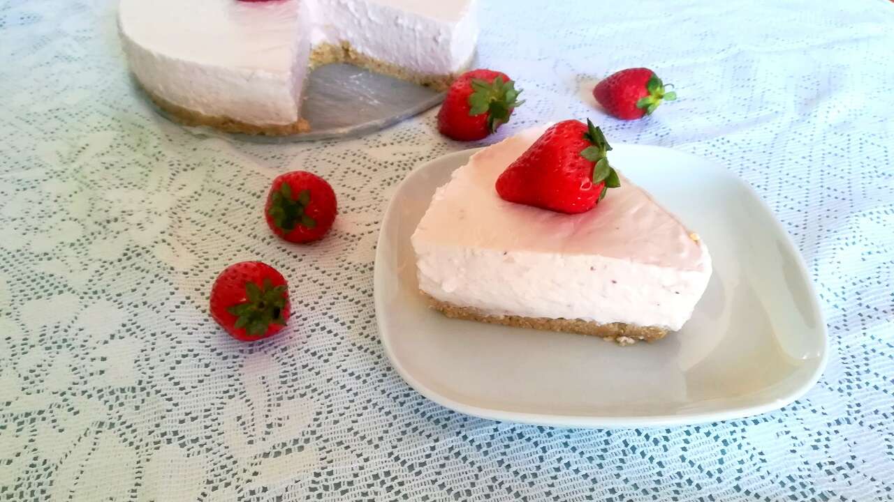 Torta fredda allo yogurt e fragole Bimby 5