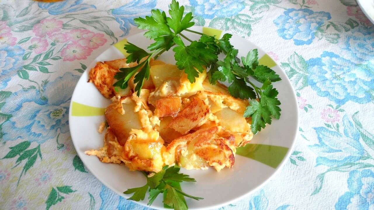 Uova strapazzate con patate, facili e buonissime