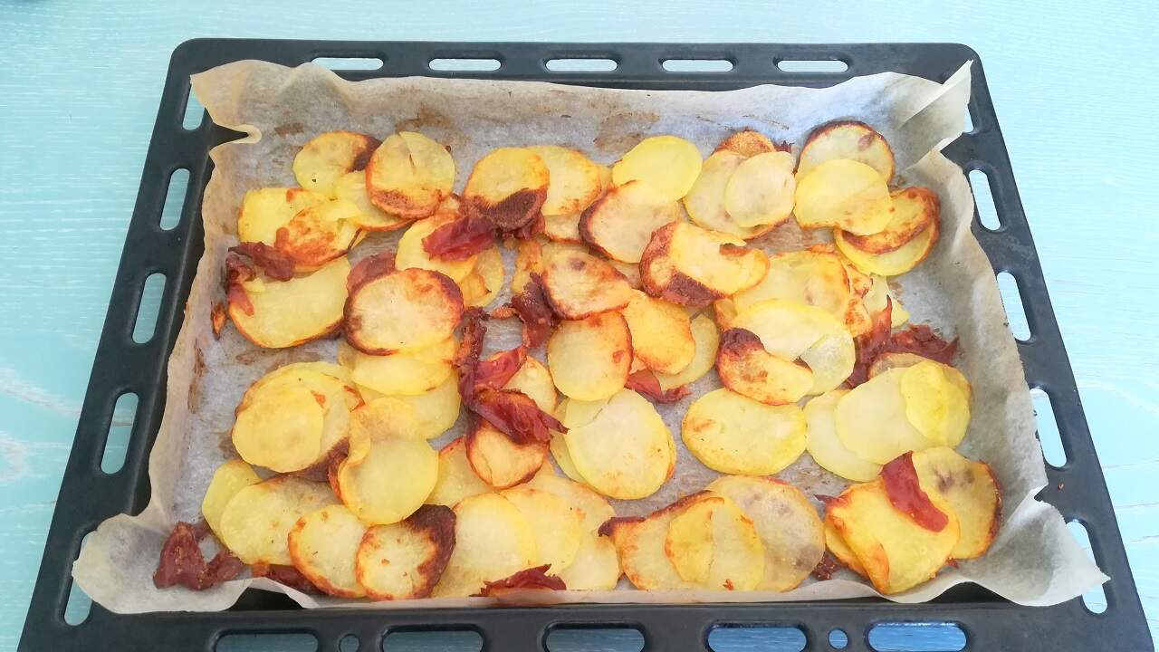 Chips di patate al forno con speck 3