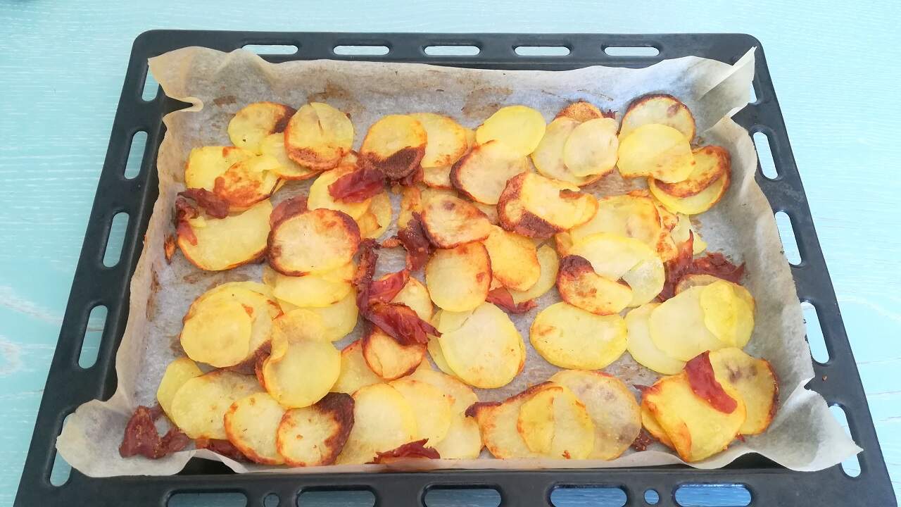 Chips di patate al forno con speck 3