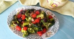 Broccoli con olive e pomodorini Bimby: al Varoma Broccoli con olive e pomodorini Bimby