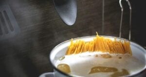 Acqua di cottura, pasta o riso: ecco come riutilizzarla Acqua di cottura della pasta, guida