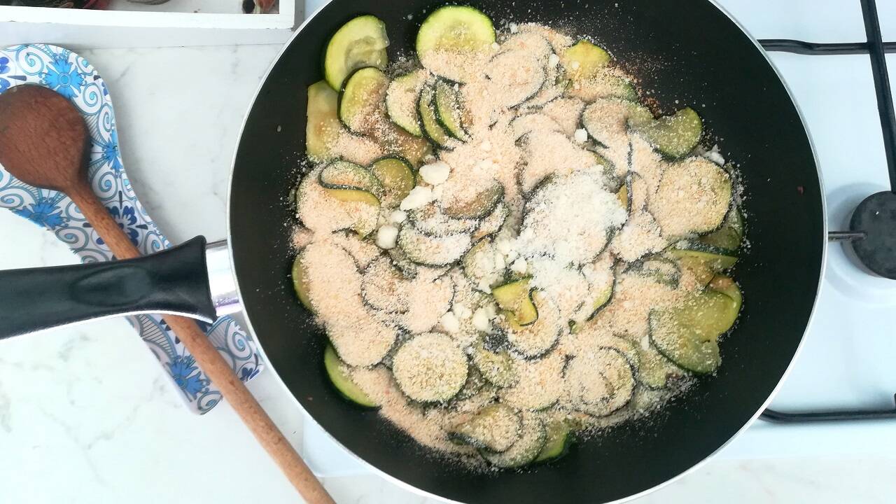 Zucchine sabbiose al pecorino in padella 3