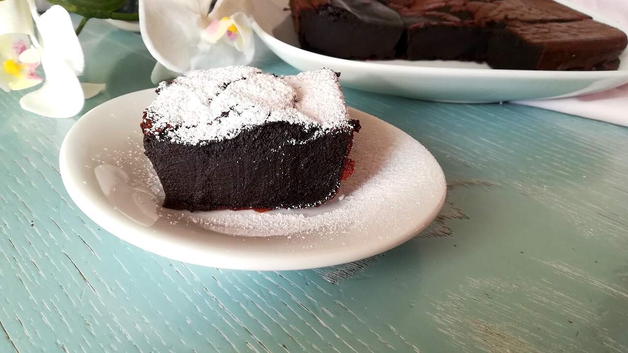 Torta cremosa al latte e cacao 4