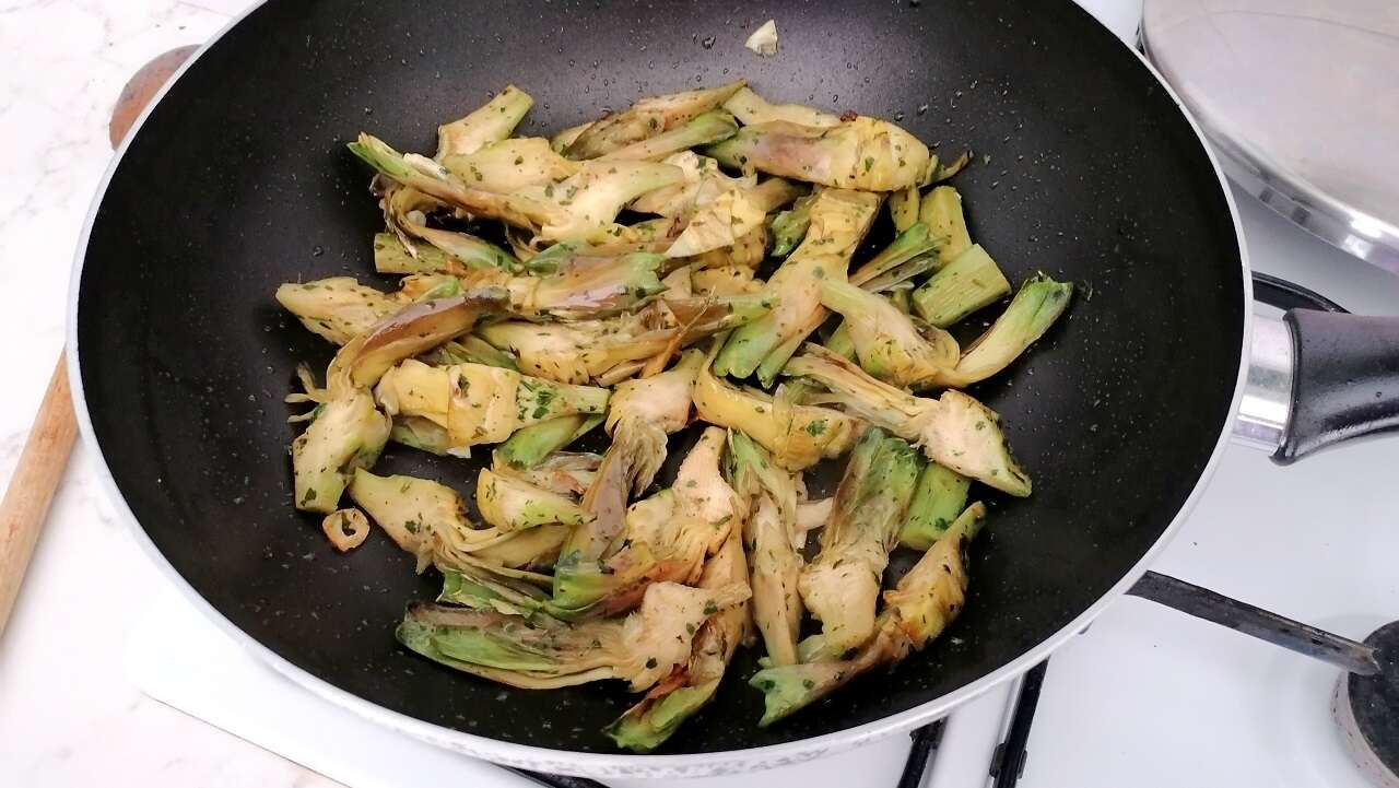 Carciofi fritti aglio e prezzemolo 4