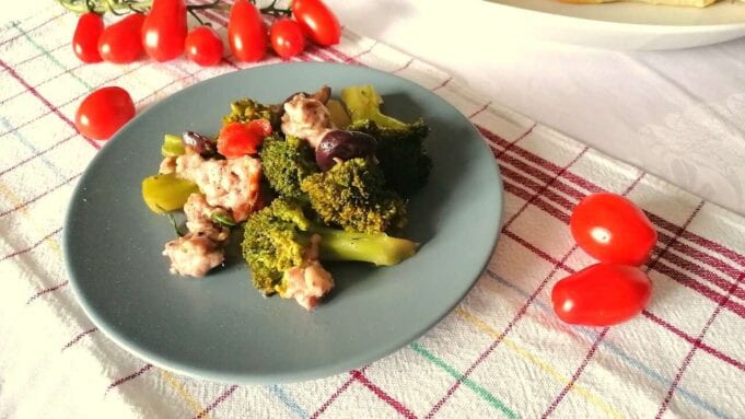Broccoli con salsiccia in padella