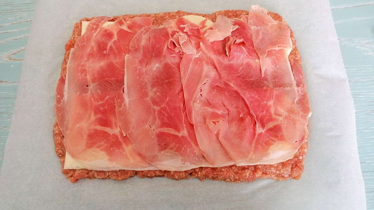 Toast di carne prosciutto e formaggio 3