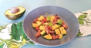 Insalata di avocado e prosciutto crudo: diversa dalle solite Insalata di avocado
