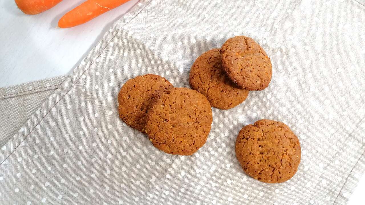 Biscotti integrali alla carota Bimby, semplici e vegan