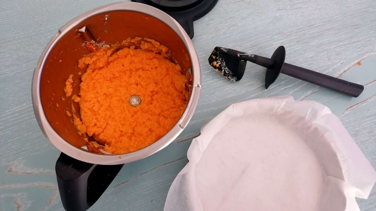 Torta di carote e cocco, senza glutine e lievito: anche Bimby 1