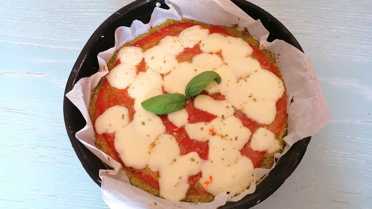 Pizza di broccoli, torta salata alternativa: con e senza Bimby 5