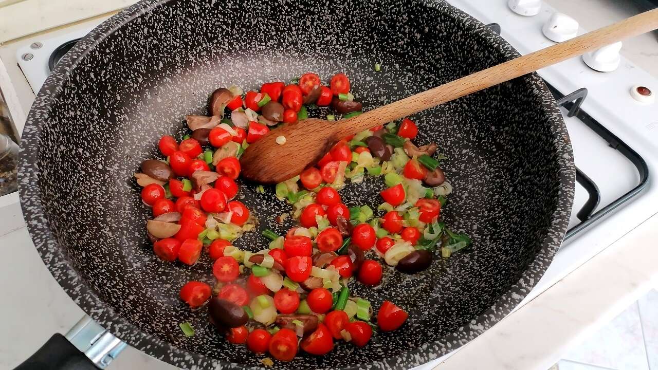 Dadini di pollo con olive e pomodorini 1