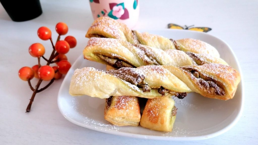 Treccine di sfoglia al pistacchio e cioccolato