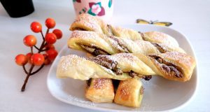 Treccine di sfoglia al pistacchio e cioccolato Treccine di sfoglia al pistacchio e cioccolato