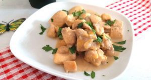 Bocconcini di pollo in crema di funghi light Bocconcini di pollo in crema di funghi light