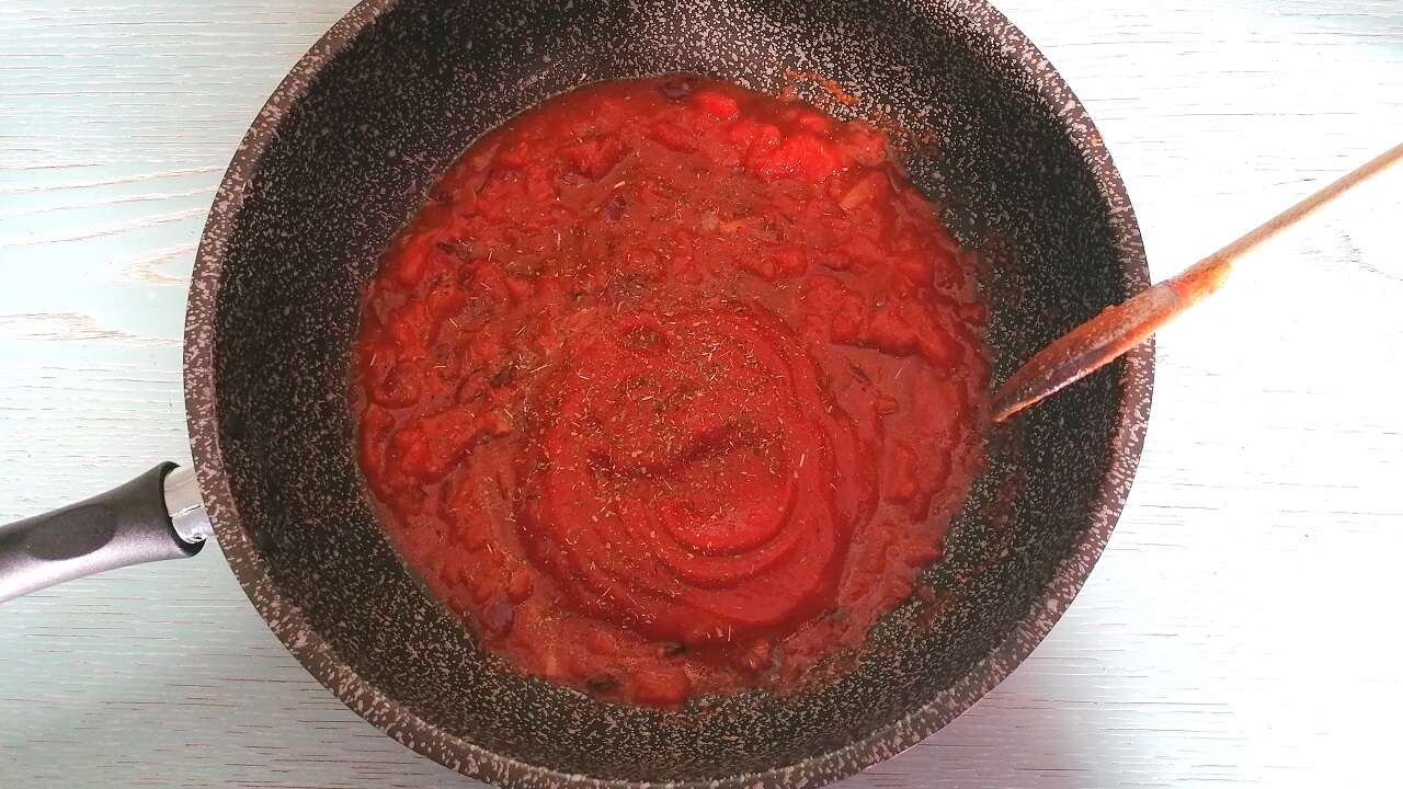 Petto di pollo al sugo di pomodoro, in padella 1